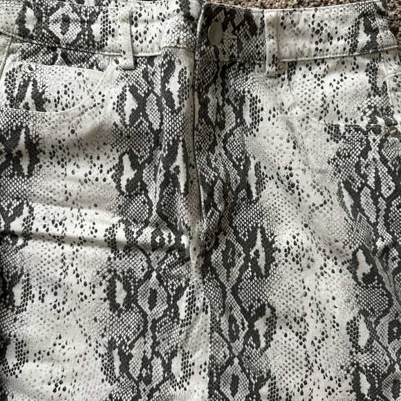 SKIRT BUNDLE OF 4!!! 🖤🖤 - Picture 2 of 10